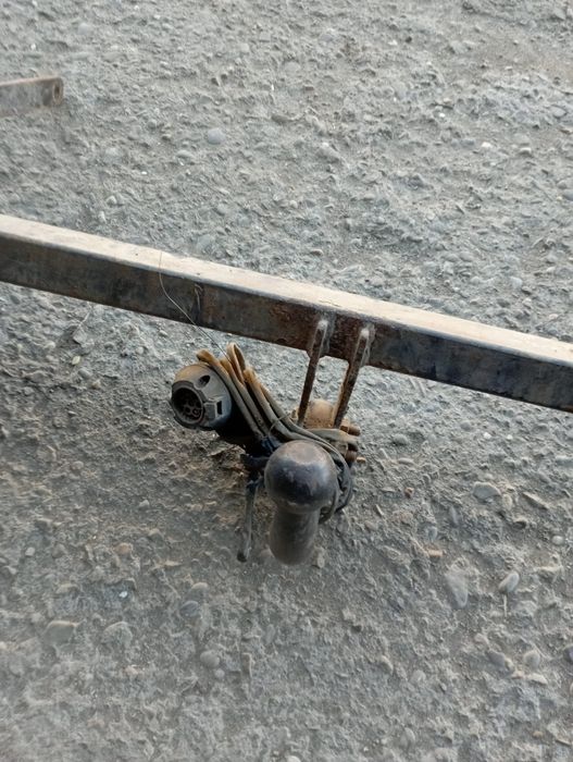 Vînd  cârlig remorcare  Dacia Logan