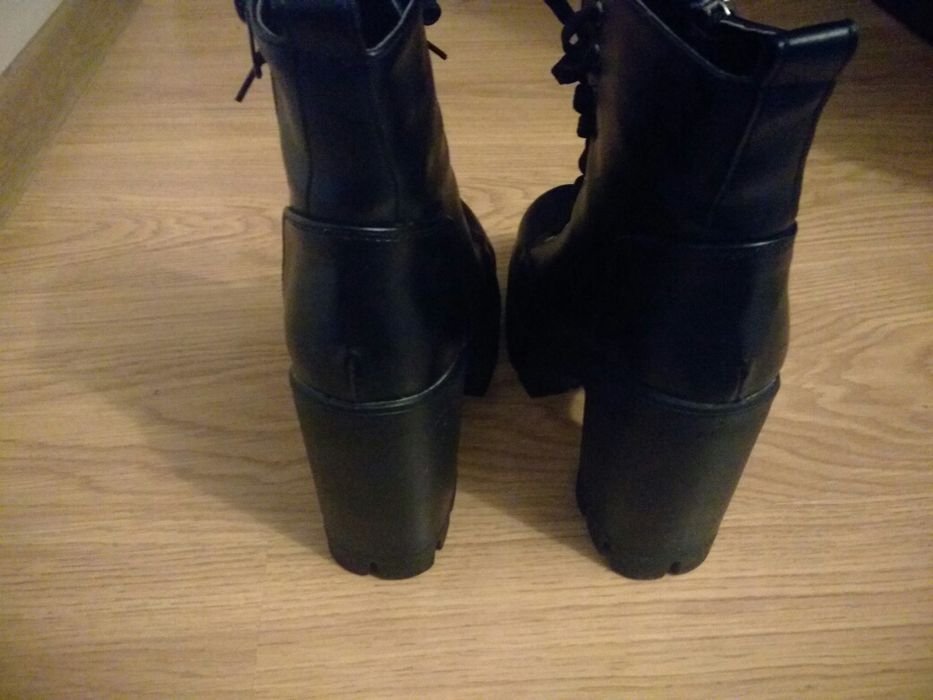 Нови Дамски боти 39 н