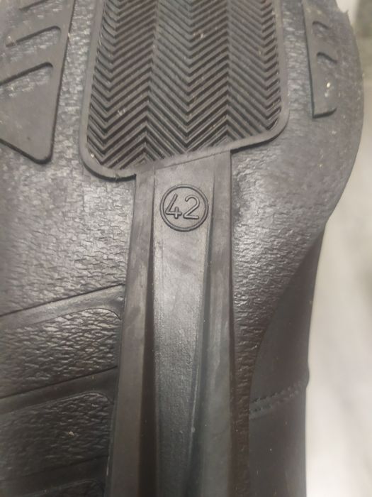 Продам лыжи с ботинками