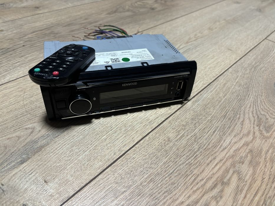 Продам магнитофон Kenwood KMM-BT306