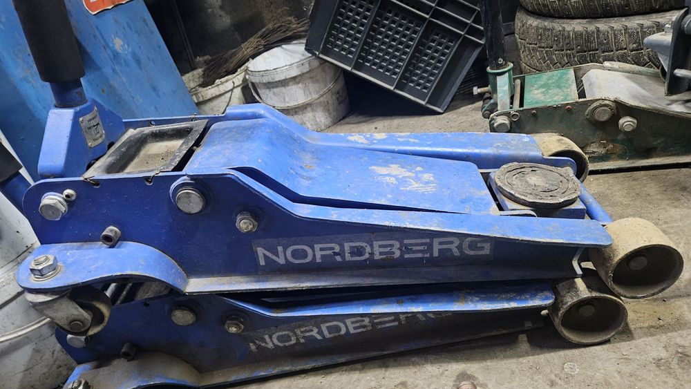 Продам домкраты подкатной