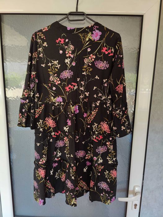 Рокля Vero Moda цветя размер 38 М