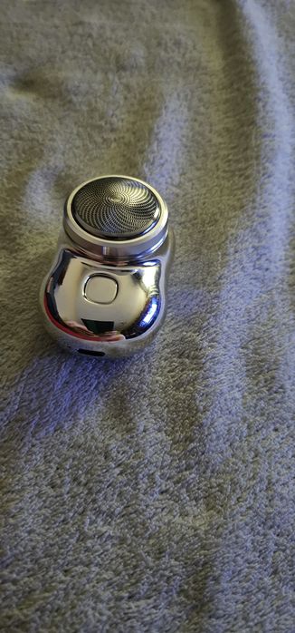 Aparat electric de bărbierit