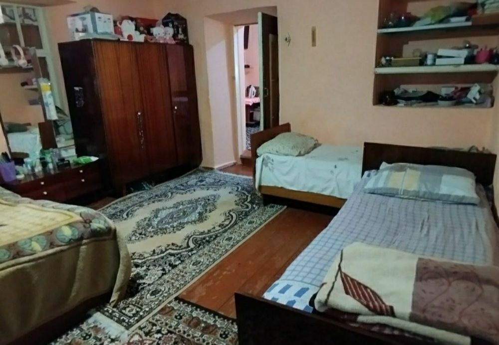 Янгийул туманида икки хонали уй сотилади. Коттежд.