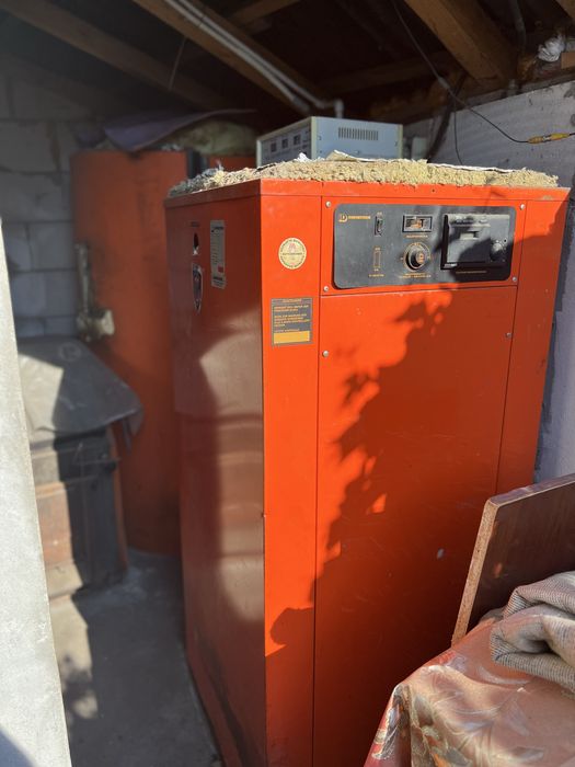 Centrală termică pe lemne cu toata instalatia aferenta. Boiler, puffer