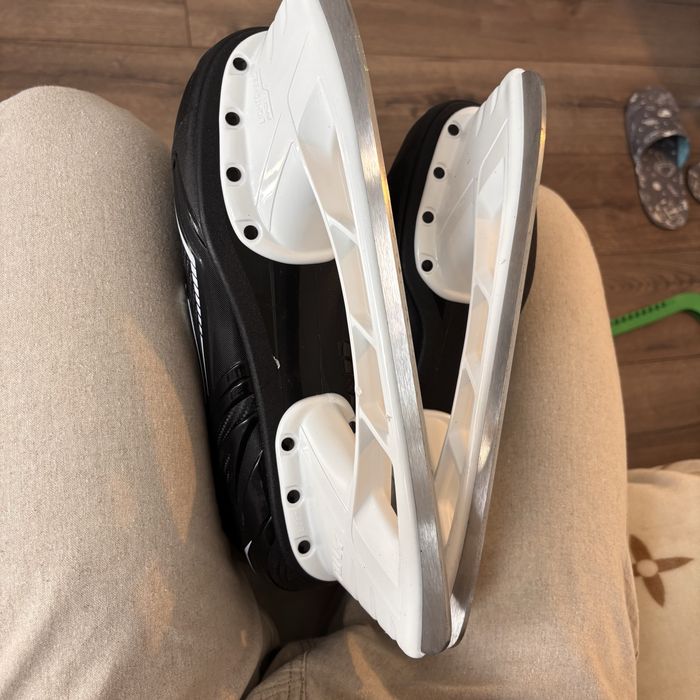 Хоккейные коньки Baeur