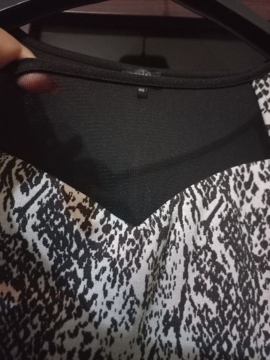 Rochie de zi sau seară,  material moale și elastic , ușor de purtat.