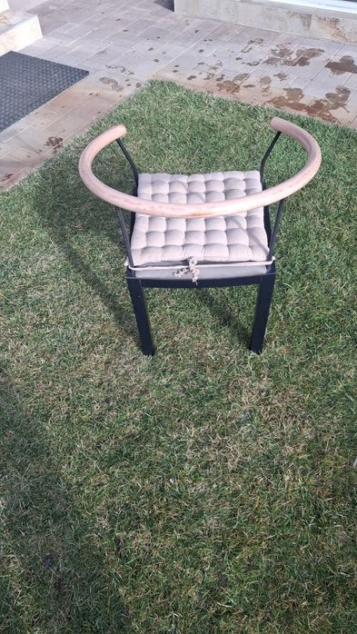 Scaune robuste curte