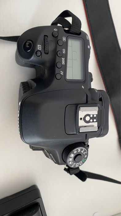 Canon 80d в отличном состоянии.