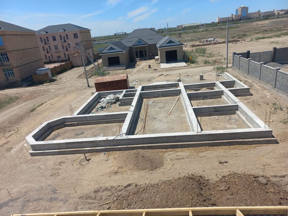 Фундамент құятын бригада бар