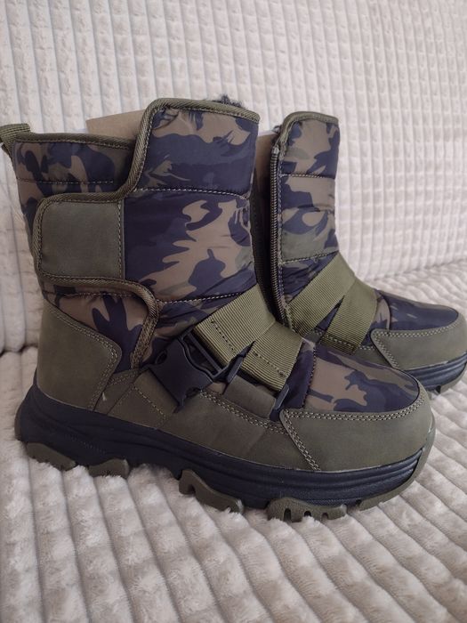 Нови. Зимни ботуши за момче на марката Reserved