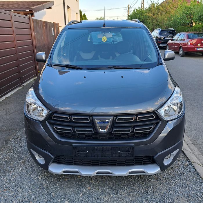 Dacia Lodgy Stepway – An 2018 – 1.2 TCe Benzina 116CP – Euro 6 – Clima * Navigatie * Senzori - Doar 99.000km !