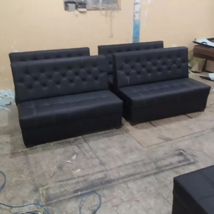 Kafe va pleysteshin uchun divan