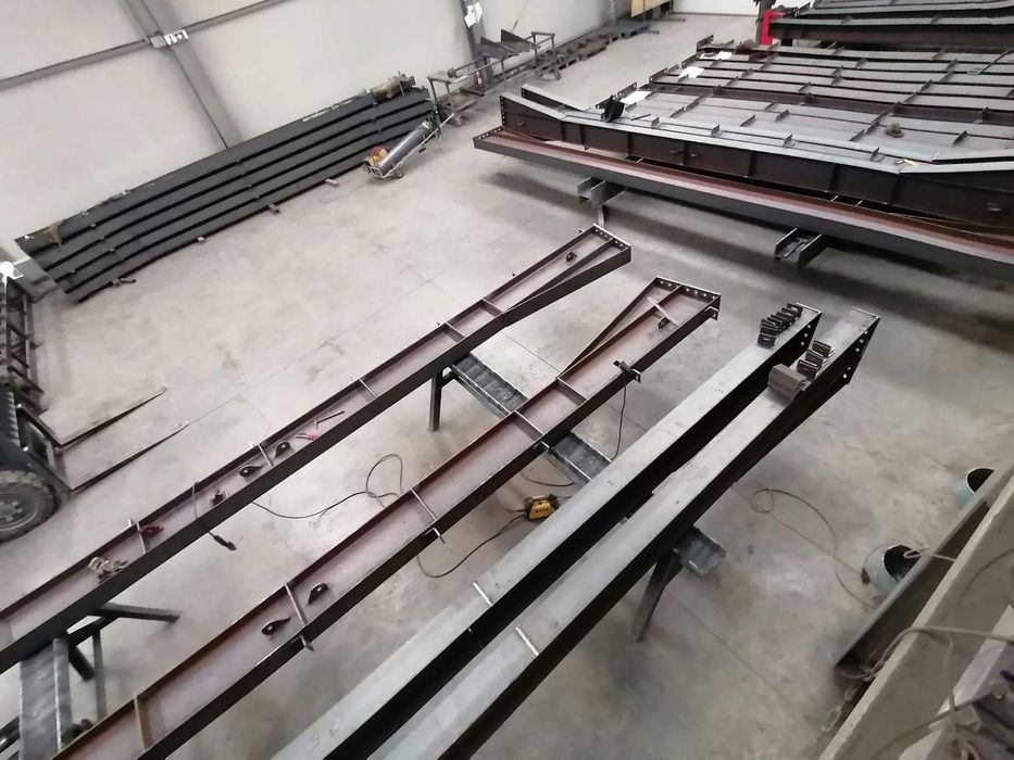 Vand hala metalica cu montaj fundatii pardoseli si panouri sandwich