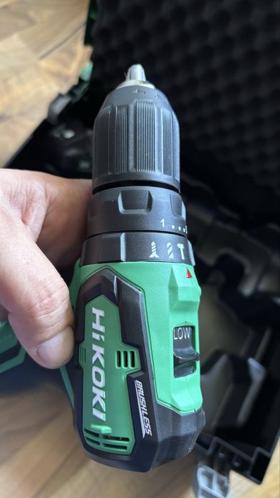 Masina de gaurit si insurubat cu percutie Hikoki