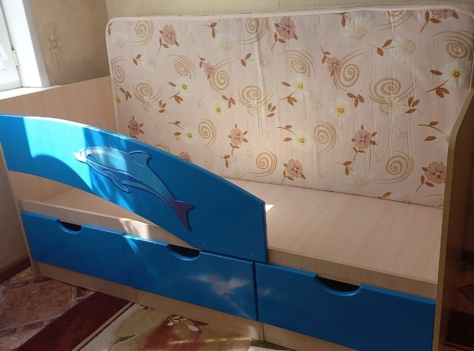 Детская кровать с матрасом