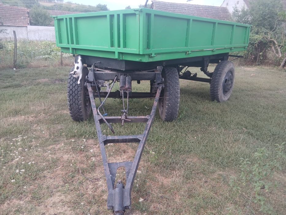 Vând sau schimb cu un tractor 445