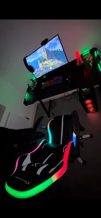 Masa gaming RGB.