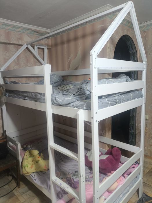 Продам двухъярусная детская кровать