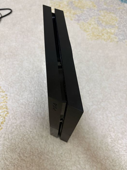 продается PlayStation 4