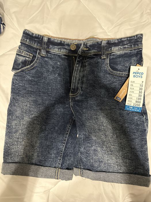 Pantaloni scurti pt baieti, marimea 146 cm noi cu eticheta