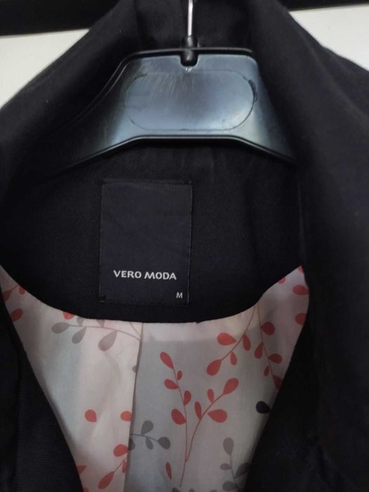 Дамско черно яке