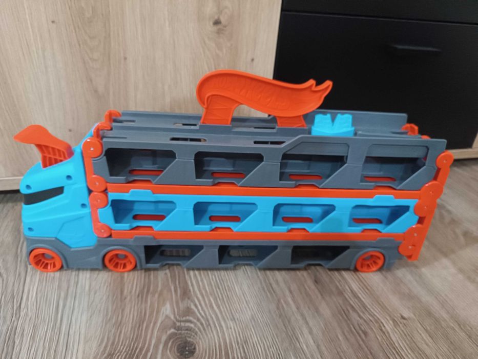 Hot wheels писти и други играчки за момче