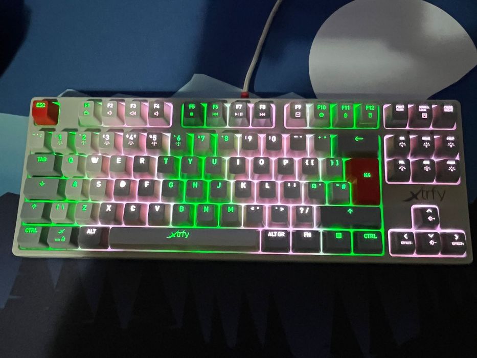 Tastatura mecanica XTRFY K 4