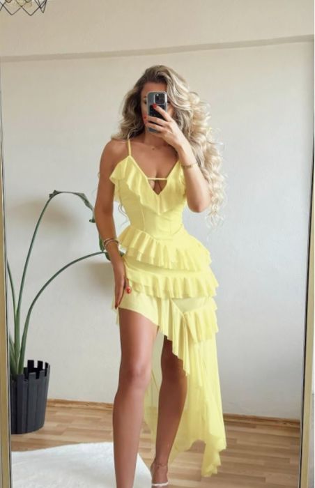Лятна дългя жълта рокля с цепка