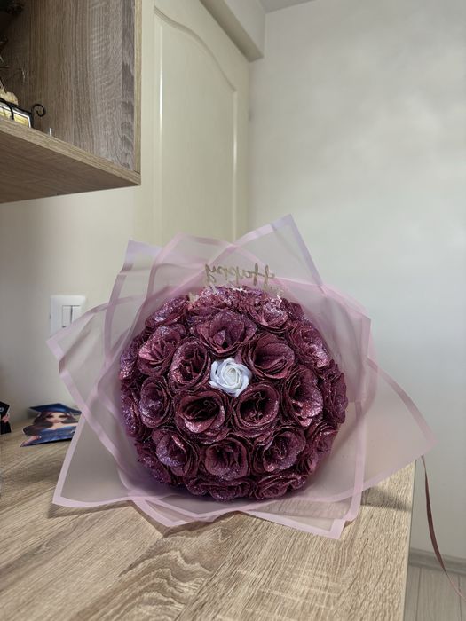Buchet roz de trandafiri cu sclipici