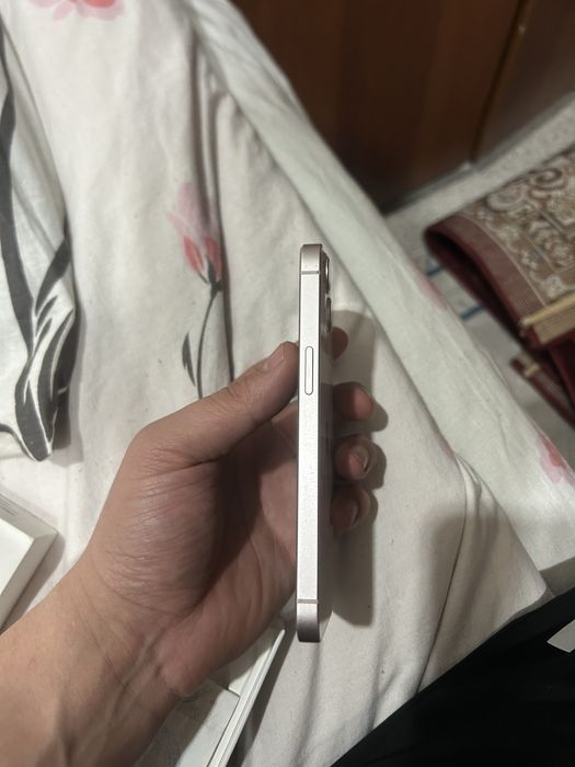 Продам Айфон 13