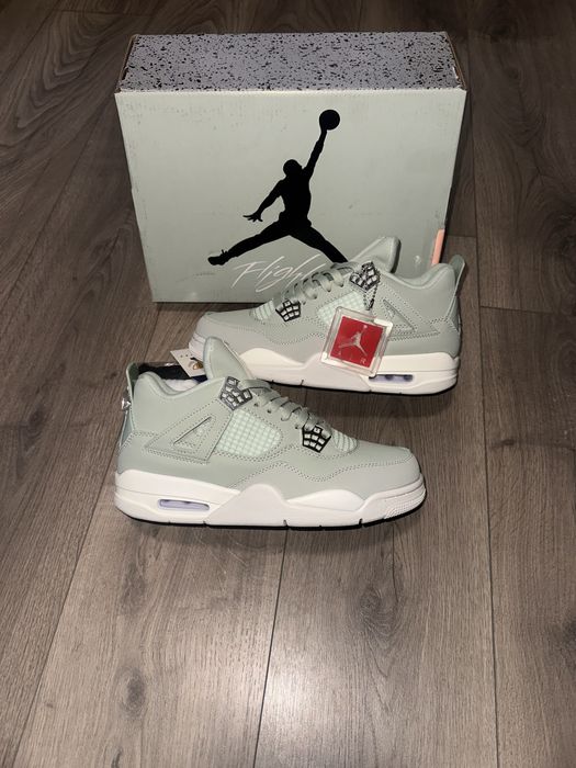 Air Jordan 4