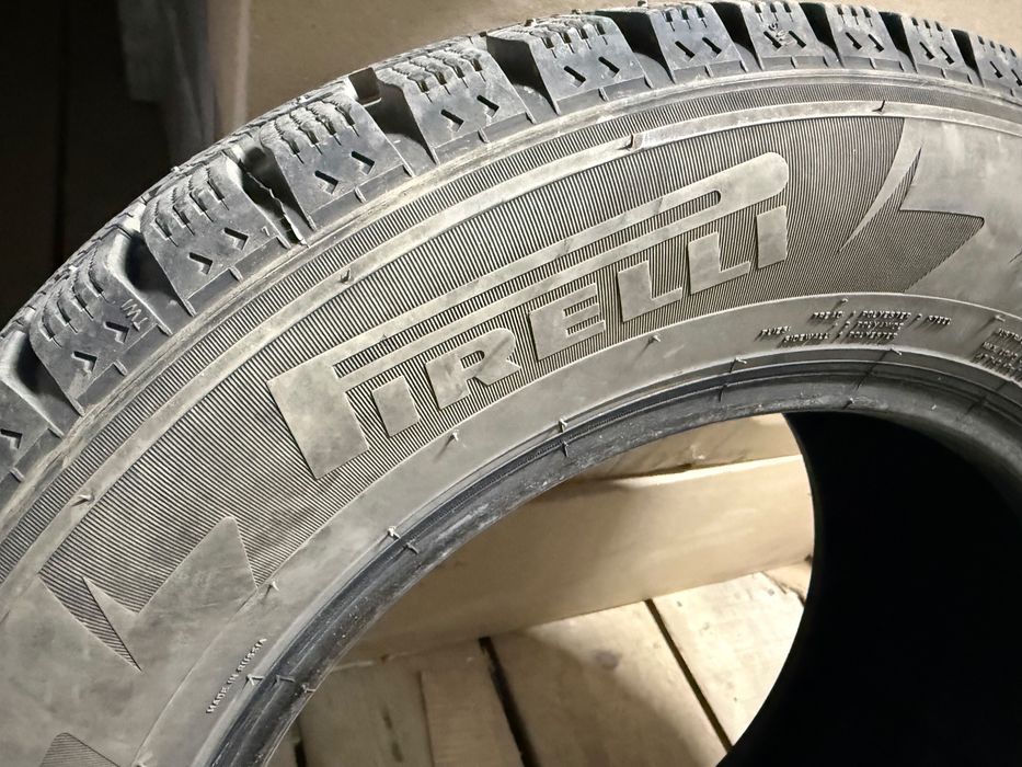 Зимние шины ICE ZERO PIRELLI R15 шипованные