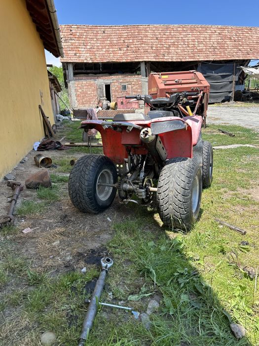 Atv Suzuki de 300 cc de vânzare este defect preț este  negociabil