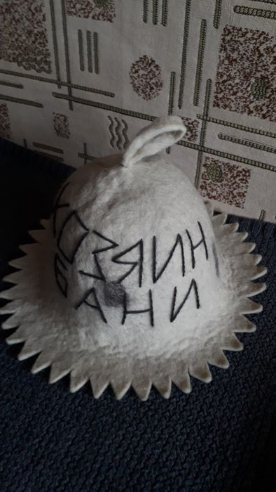 Головной убор  для бани-шляпа.