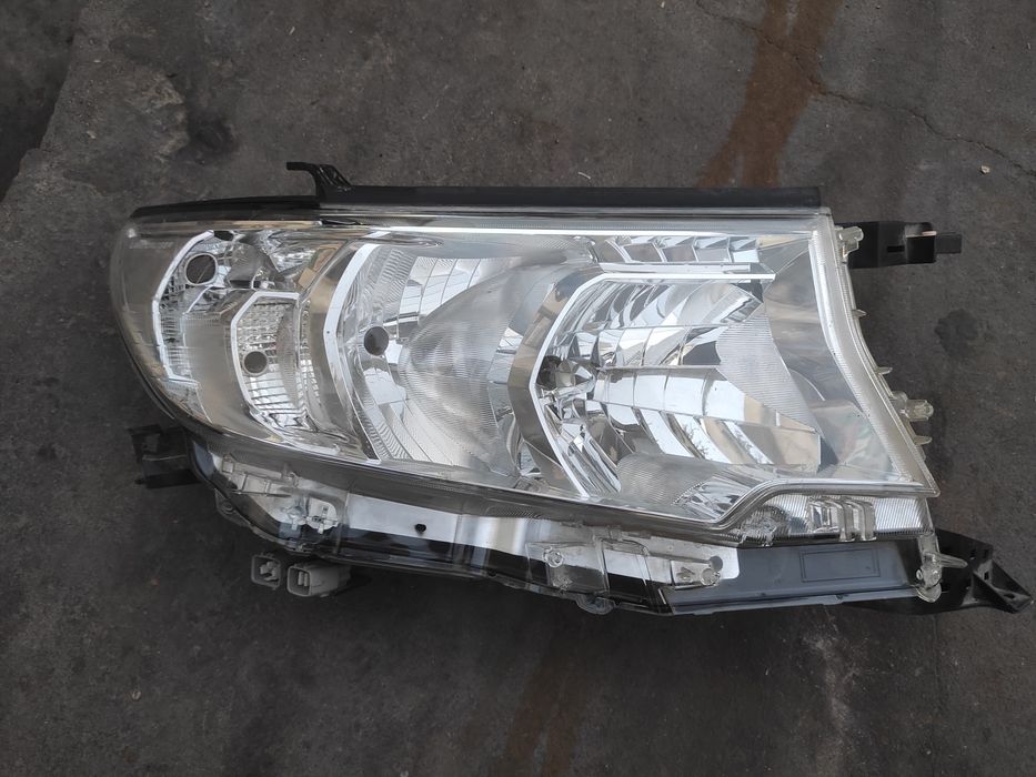 Land cruiser б\у правая сторона фара