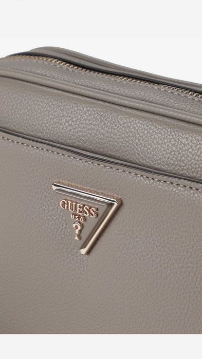 Намалени на 49€! Дамска Чанта Guess и Anekke