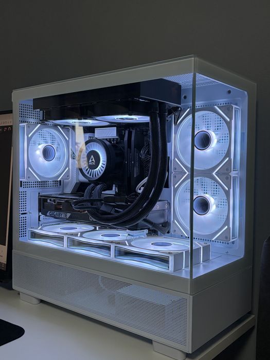 Vand Calculator Pc Gaming RTX5070 | Intel Ultra 7 265K | 32 Gb RAM DDR 5 NEGOCIABIL