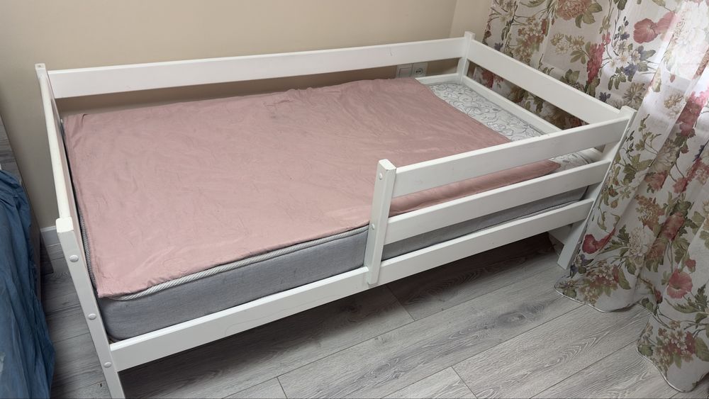 Кроватка с матрасом
