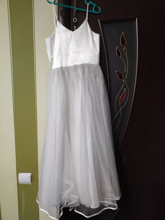 Продам бальное платье для девочки