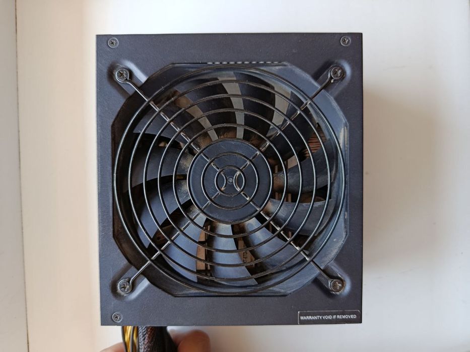 Blok pitaniya sotiladi