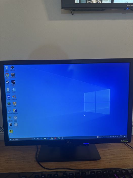 Vând monitor Fujitsu B22W-6 LED proGREEN