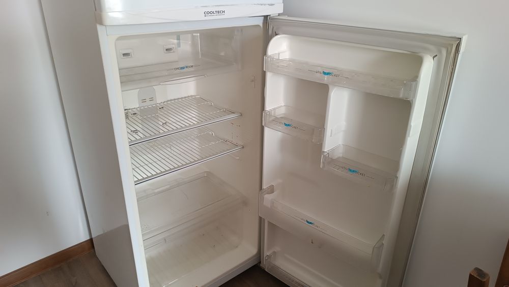 Холодильник Samsung Cooltech