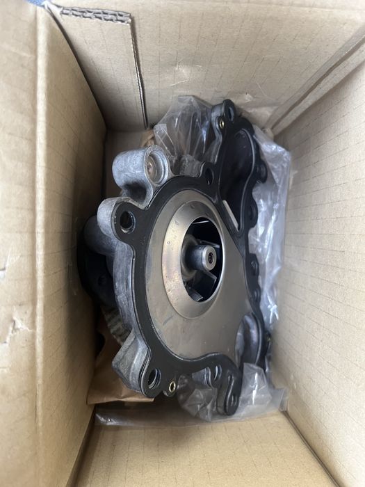 Б/У помпа Land Cruiser 200