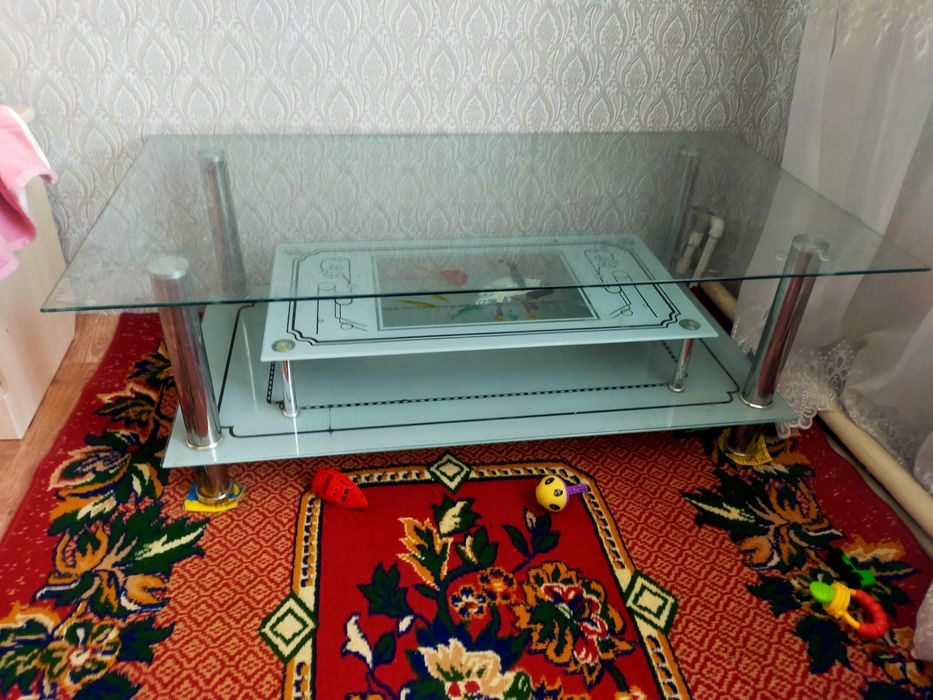 Стол подставка зал