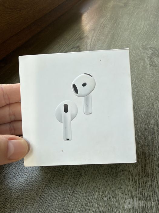Apple AirPods 4 ANC
