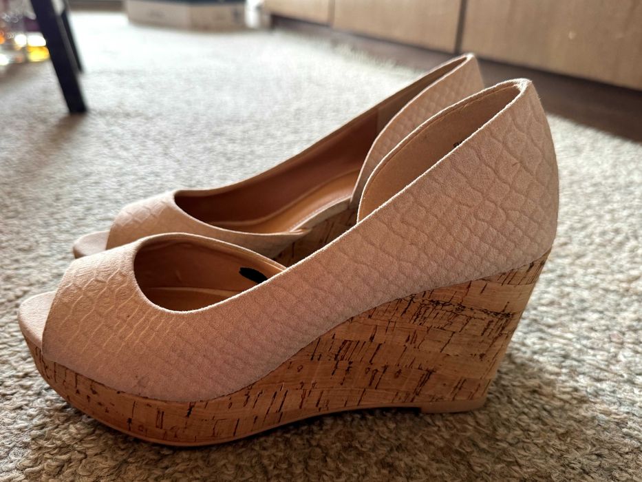 Лятни обувки на платформа