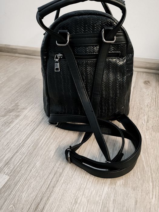 Черна дамска раница