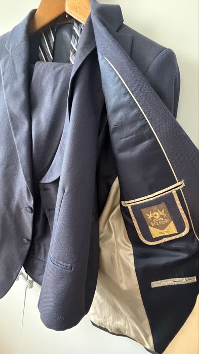 Продам костюм троика