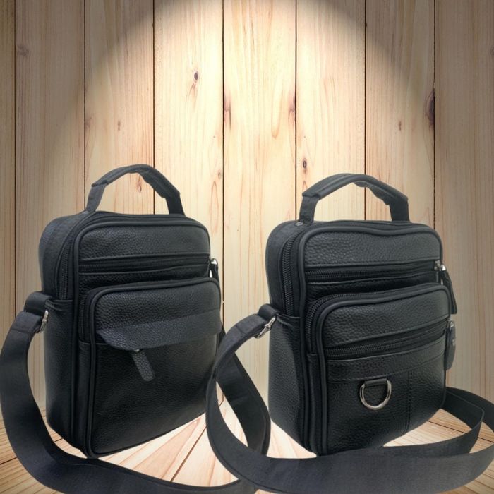 Мъжка чанта с регулируема дръжка